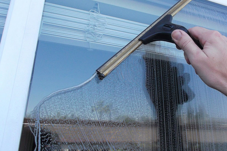 Equipment for professional cleaning of windows